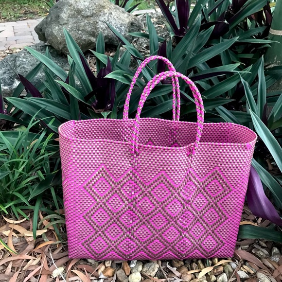 NWOT HANDWOVEN & SUSTAINABLE OVERSIZED TOTE BAG IN PINK & GOLD, MADE IN MEXICO - Picture 9 of 9